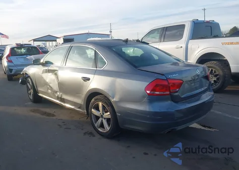 2013 Volkswagen Passat 2.5L Se z USA, uszkodzony, nr VIN 1VWBP7A38DC019273